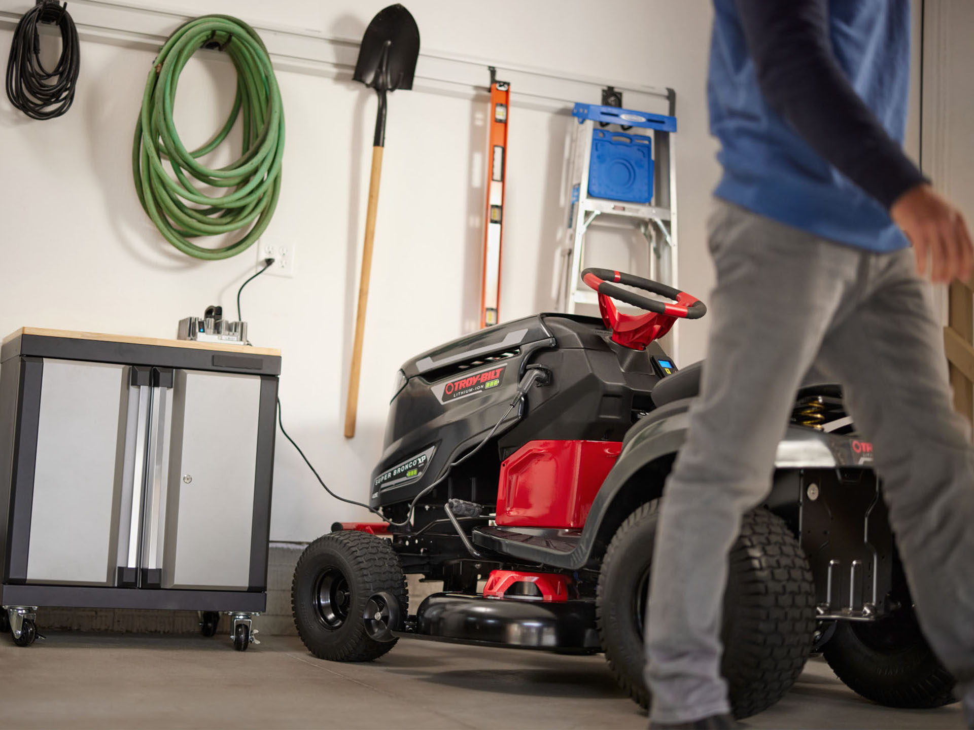 2024 TROY-Bilt Super Bronco 42E XP 42 in. Lithium Ion 56V in Millerstown, Pennsylvania - Photo 11